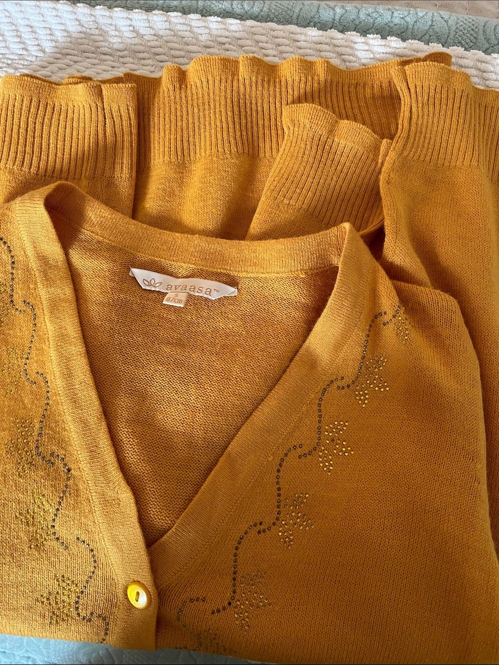 🍎Women's Mustard Yellow V-Neck Button Cardigan Sweater - Picture 9 of 9